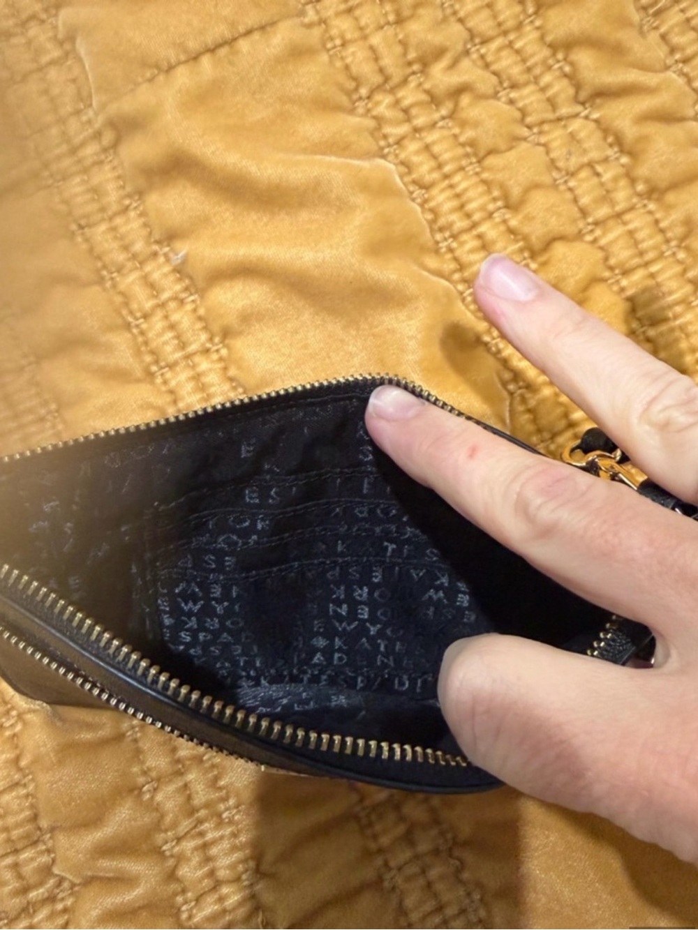 NWOT Kate Spade laurel way Black Wristlet Clutch - Picture 3 of 5